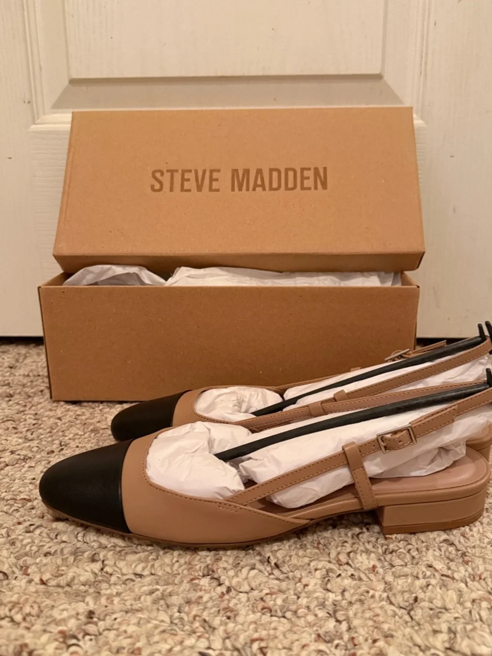 Steve Madden Tan Slingback Flats with Black Cap Toe - Picture 7 of 8